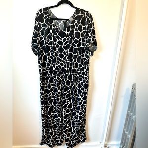 Asos curve sz 20 jumpsuit in abstract black white animal print